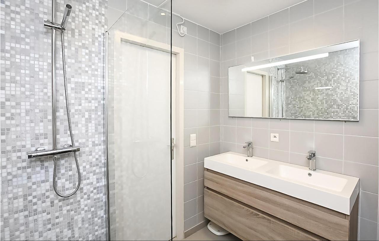 Amazing Apartment In Oostende With House Sea View Εξωτερικό φωτογραφία